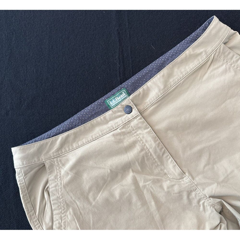 LL Bean 18 Khaki‎ Straight Leg PERFORMANCE STRETCH Pants Women's Lightweight EUC